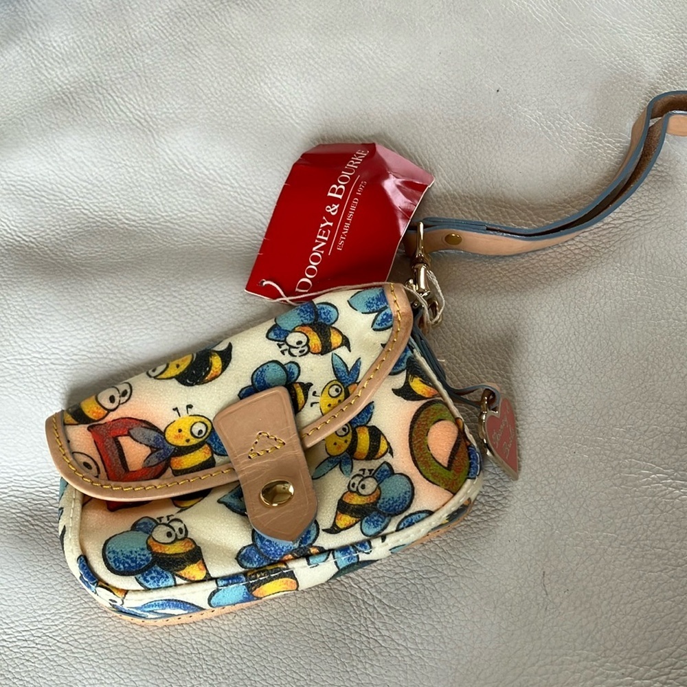 NWT Dooney & Bourke Bee Flat Wristlet Clutch